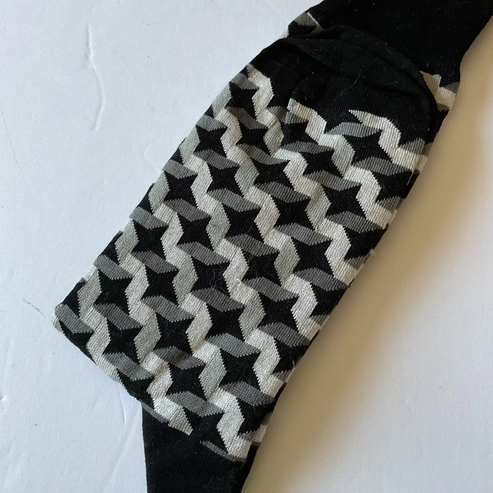 BUGATCHI MENS OPTICAL ILLUSION MERCERIZED COTTON SOCKS BLACK GRAY WHITE OS NWOT